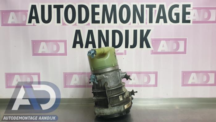 Servostyrningspump från en Ford S-Max (GBW) 2.0 TDCi 16V 140 2008