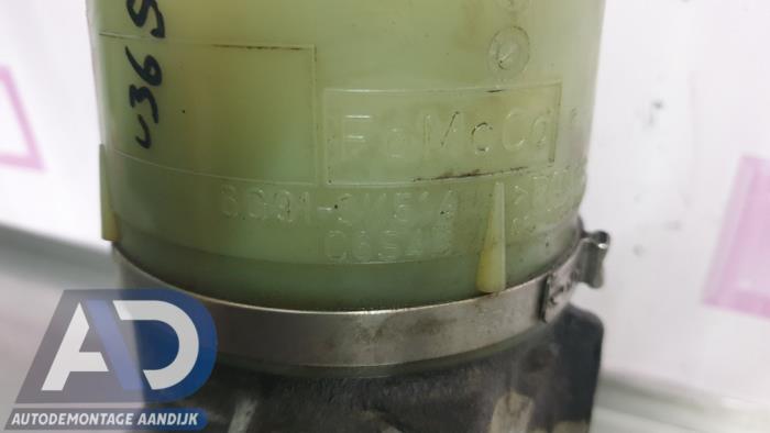 Servostyrningspump från en Ford S-Max (GBW) 2.0 TDCi 16V 140 2008