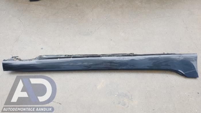 Zijskirt rechts van een BMW 2 serie Active Tourer (F45) 218i 1.5 TwinPower Turbo 12V 2016