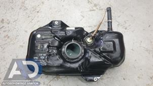 Gebruikte Tank Mitsubishi Space Star (A0) 1.0 12V Prijs € 59,99 Margeregeling aangeboden door Autodemontage Aandijk