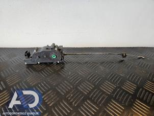 Gebruikte Slotmechaniek Achterklep Mercedes E Estate (S212) E-350 CDI V6 24V BlueEfficiency Prijs € 49,99 Margeregeling aangeboden door Autodemontage Aandijk