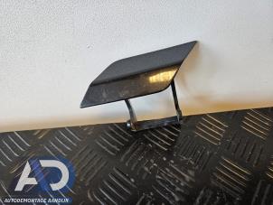 Gebruikte Afdekkap koplampsproeier links Mercedes C Estate (S204) 3.0 C-320 CDI V6 24V 4-Matic Prijs € 19,99 Margeregeling aangeboden door Autodemontage Aandijk