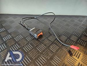 Begagnade Främre bältesspänne, vänster Mercedes A (W169) 1.5 A-150 5-Drs. Pris € 19,99 Marginaltabell erbjuds av Autodemontage Aandijk