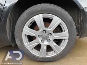 Begagnade Hjul Audi A6 (C6) 2.0 T FSI 16V Pris € 99,99 Marginaltabell erbjuds av Autodemontage Aandijk