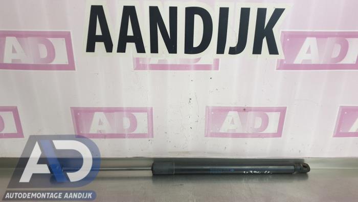 Gasdemper links-achter van een BMW 2 serie Active Tourer (F45) 218i 1.5 TwinPower Turbo 12V 2016