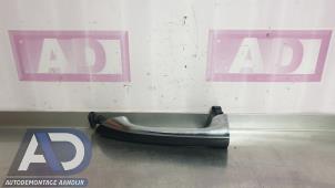 Begagnade Dörrhandtag, 4-dörrars, vänster fram Mercedes B (W245) 2.0 B-180 CDI 16V Pris € 29,99 Marginaltabell erbjuds av Autodemontage Aandijk