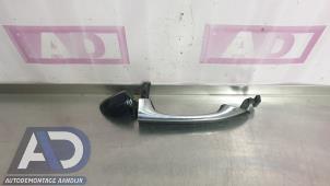 Begagnade Dörrhandtag, 4-dörrars, höger fram Mercedes B (W245) 2.0 B-180 CDI 16V Pris € 29,99 Marginaltabell erbjuds av Autodemontage Aandijk