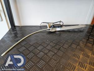 Używane Silnik oslony bagaznika lewy Mercedes E Estate (S212) E-350 CDI V6 24V BlueEfficiency Cena € 29,99 Procedura marży oferowane przez Autodemontage Aandijk