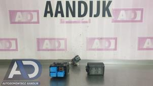 Gebruikte Zekeringkast Mitsubishi Outlander (GF/GG) 2.0 16V PHEV 4x4 Prijs € 49,99 Margeregeling aangeboden door Autodemontage Aandijk