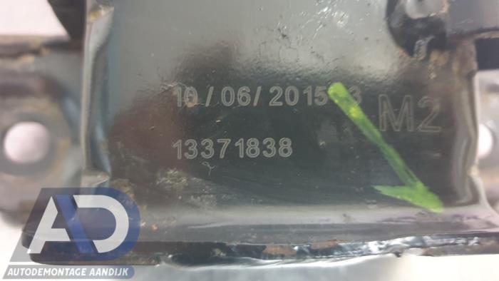 Fäste, växellåda från en Opel Corsa E 1.2 16V 2016