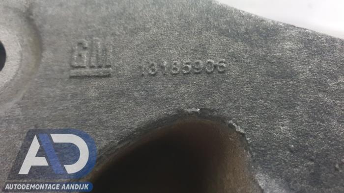 Fäste, växellåda från en Opel Corsa E 1.2 16V 2016