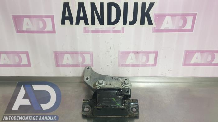 Fäste, växellåda från en Opel Corsa E 1.2 16V 2016