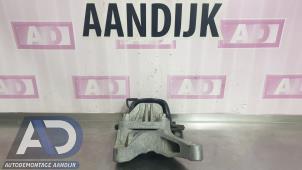 Begagnade Fäste, växellåda Opel Corsa E 1.2 16V Pris € 19,99 Marginaltabell erbjuds av Autodemontage Aandijk