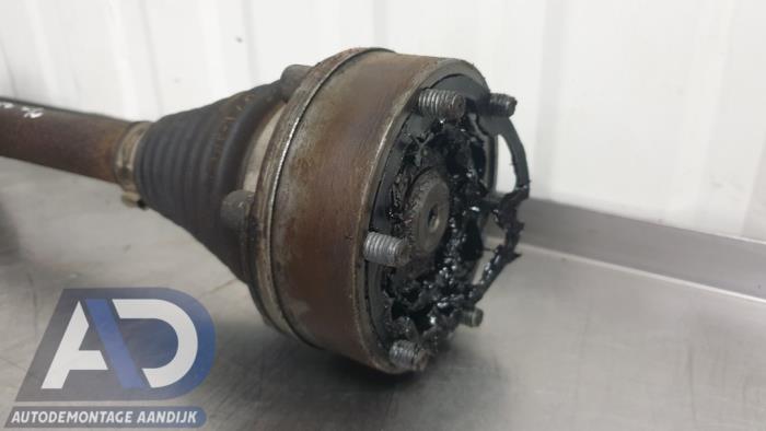 Aandrijfas links-voor van een Volkswagen Polo V (6R) 1.2 TDI 12V BlueMotion 2011