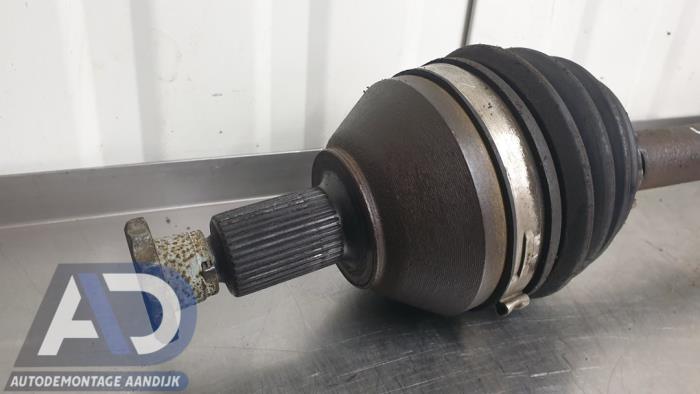 Aandrijfas links-voor van een Volkswagen Polo V (6R) 1.2 TDI 12V BlueMotion 2011