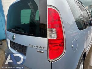 Używane Tylne swiatlo pozycyjne prawe Skoda Roomster (5J) 1.2 TSI Cena € 34,99 Procedura marży oferowane przez Autodemontage Aandijk