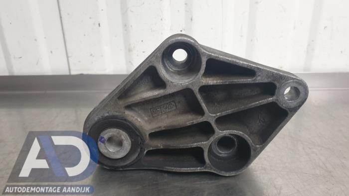 Fäste, växellåda från en Volvo V40 (MV) 1.6 D2 2014