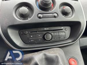 Gebruikte Radio CD Speler Renault Kangoo Express (FW) 1.5 dCi 75 FAP Prijs € 99,99 Margeregeling aangeboden door Autodemontage Aandijk