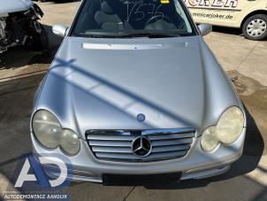 Gebruikte Motorkap Mercedes C Sportcoupé (C203) 1.8 C-180K 16V Prijs € 174,99 Margeregeling aangeboden door Autodemontage Aandijk