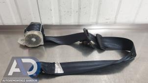 Begagnade Bakre säkerhetsbälte, vänster Hyundai i10 (F5) 1.1i 12V Pris € 24,99 Marginaltabell erbjuds av Autodemontage Aandijk