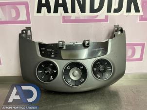 Begagnade Luftkonditionering, kontrollpanel Toyota RAV4 (A3) 2.2 D-4D 16V 4x4 Pris € 99,99 Marginaltabell erbjuds av Autodemontage Aandijk