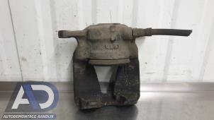 Gebruikte Remklauw (Tang) rechts-voor Mercedes B (W246) 1.6 B-180 BlueEFFICIENCY Turbo 16V Prijs € 39,99 Margeregeling aangeboden door Autodemontage Aandijk