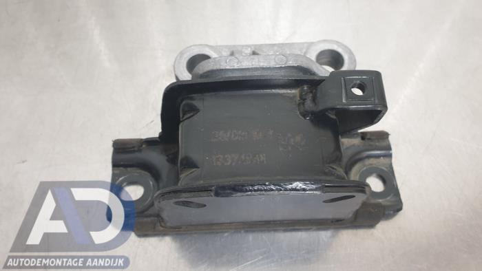 Fäste, växellåda från en Opel Corsa E 1.4 16V 2019