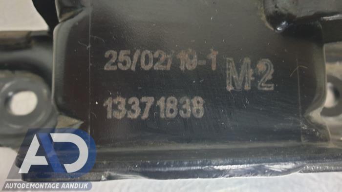 Fäste, växellåda från en Opel Corsa E 1.4 16V 2019