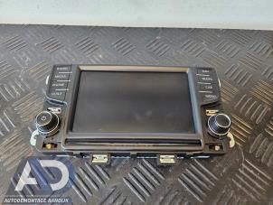 Begagnade Navigeringsdisplay Volkswagen Polo V (6R) 1.4 TDI 12V 90 Pris € 249,99 Marginaltabell erbjuds av Autodemontage Aandijk