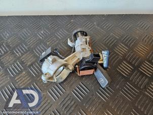 Begagnade Tändningslås + nyckel Opel Corsa E 1.4 16V Pris € 39,99 Marginaltabell erbjuds av Autodemontage Aandijk