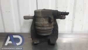 Begagnade Främre bromsok, vänster Mercedes A (W169) 1.5 A-150 5-Drs. Pris € 19,99 Marginaltabell erbjuds av Autodemontage Aandijk