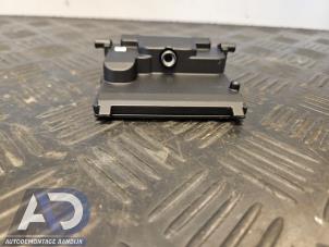 Gebruikte Camera voorzijde Ford Puma 1.0 Ti-VCT EcoBoost mHEV 12V Prijs € 124,99 Margeregeling aangeboden door Autodemontage Aandijk