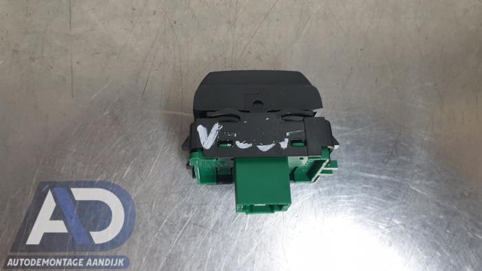 ASR-brytare från en Renault Clio IV (5R) 0.9 Energy TCE 90 12V 2017