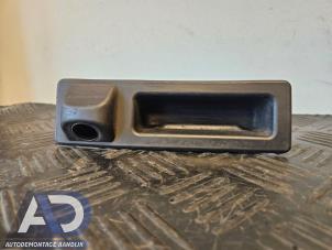 Gebruikte Handgreep Achterklep BMW 2 serie Active Tourer (F45) 220dA xDrive 2.0 TwinPower Turbo 16V Prijs € 29,99 Margeregeling aangeboden door Autodemontage Aandijk