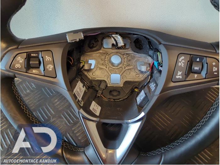 Stuurwiel van een Opel Corsa E 1.0 SIDI Turbo 12V 2016