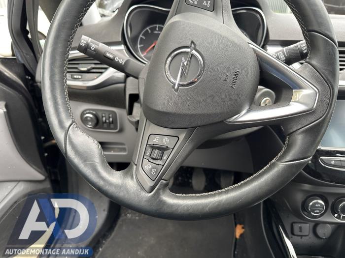 Stuurwiel van een Opel Corsa E 1.0 SIDI Turbo 12V 2016