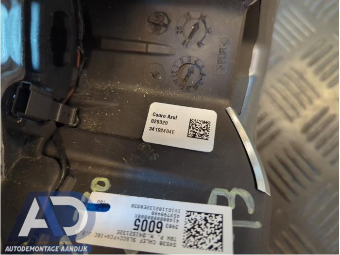 Stuurwiel van een Opel Corsa E 1.0 SIDI Turbo 12V 2016