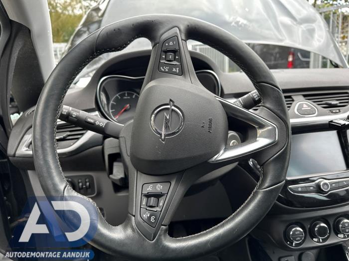 Stuurwiel van een Opel Corsa E 1.0 SIDI Turbo 12V 2016