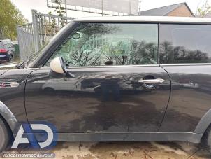 Gebruikte Portier 2Deurs links BMW Mini One/Cooper (R50) 1.6 16V Cooper Prijs € 49,99 Margeregeling aangeboden door Autodemontage Aandijk