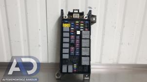 Używane Skrzynka bezpieczników Kia Sorento I (JC) 2.5 CRDi 16V Cena € 49,99 Procedura marży oferowane przez Autodemontage Aandijk