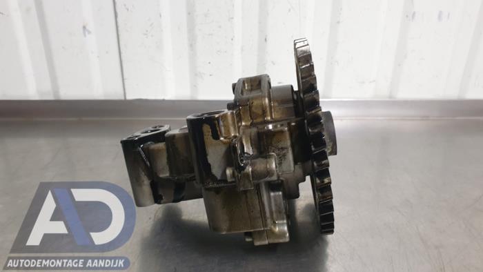 Oliepomp van een Volkswagen Transporter/Caravelle T5 2.5 TDi PF 2009