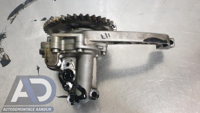 Oliepomp van een Volkswagen Transporter/Caravelle T5 2.5 TDi PF 2009