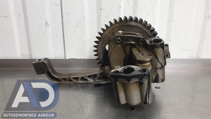 Oliepomp van een Volkswagen Transporter/Caravelle T5 2.5 TDi PF 2009