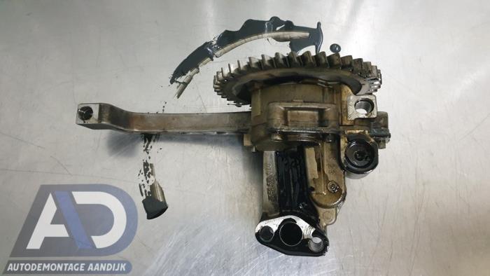 Oliepomp van een Volkswagen Transporter/Caravelle T5 2.5 TDi PF 2009