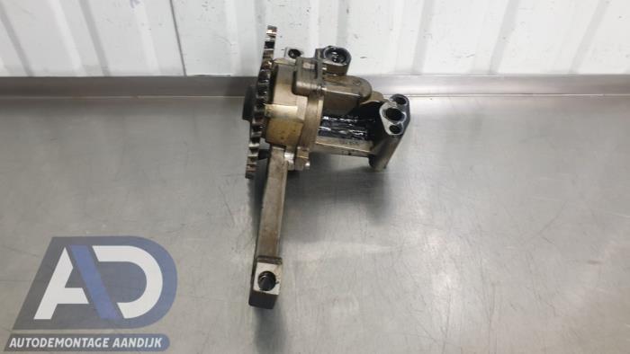 Oliepomp van een Volkswagen Transporter/Caravelle T5 2.5 TDi PF 2009
