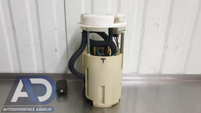 Elektrisk bränslepump från en Renault Laguna II (BG) 2.0 16V 2005