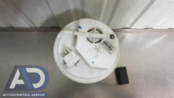 Elektrisk bränslepump från en Renault Laguna II (BG) 2.0 16V 2005