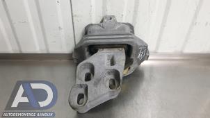 Gebruikte Versnellingsbak Steun Mercedes A (W176) 1.6 A-180 16V Prijs € 24,99 Margeregeling aangeboden door Autodemontage Aandijk