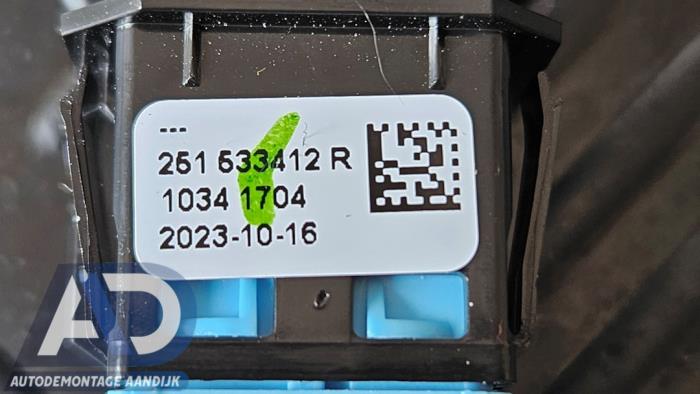 Start/Stop schakelaar van een Renault Twingo III (AH) 1.0 SCe 65 12V 2024