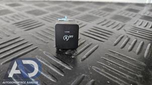 Gebruikte Start/Stop schakelaar Renault Twingo III (AH) 1.0 SCe 65 12V Prijs € 19,99 Margeregeling aangeboden door Autodemontage Aandijk